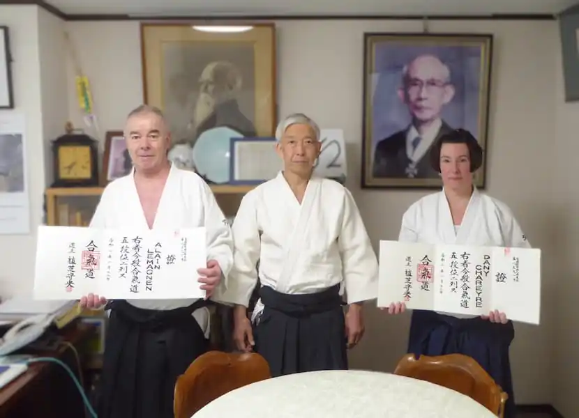 Aikido Cherbourg Cotentin : Doshu et diplômes d'arts martiaux. . Remise traditionnelle au Japon